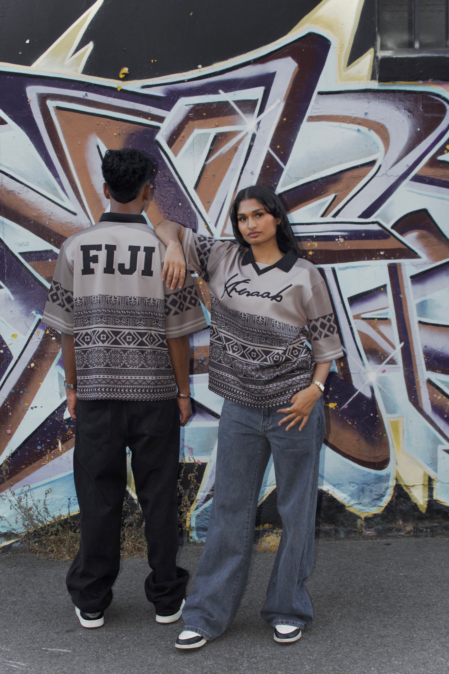 Male Model 170cm tall wearing size M, Female Model 162cm wearing size S